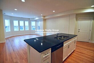 6454 N Newgard Ave, Unit 2 in Chicago, IL - Foto de edificio - Building Photo