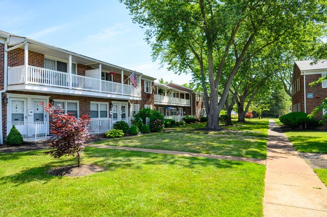 Ocean Aire Apartments in Spring Lake, NJ - Building Photo - Building Photo