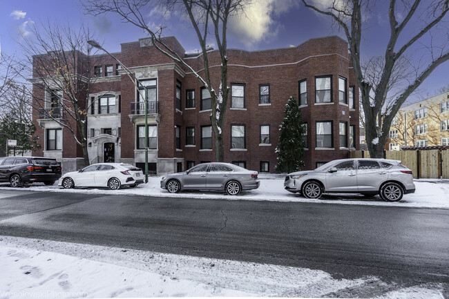 property at 5000 S Woodlawn Ave