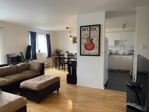 113 Lalande Rue in Longueuil, QC - Building Photo - Building Photo