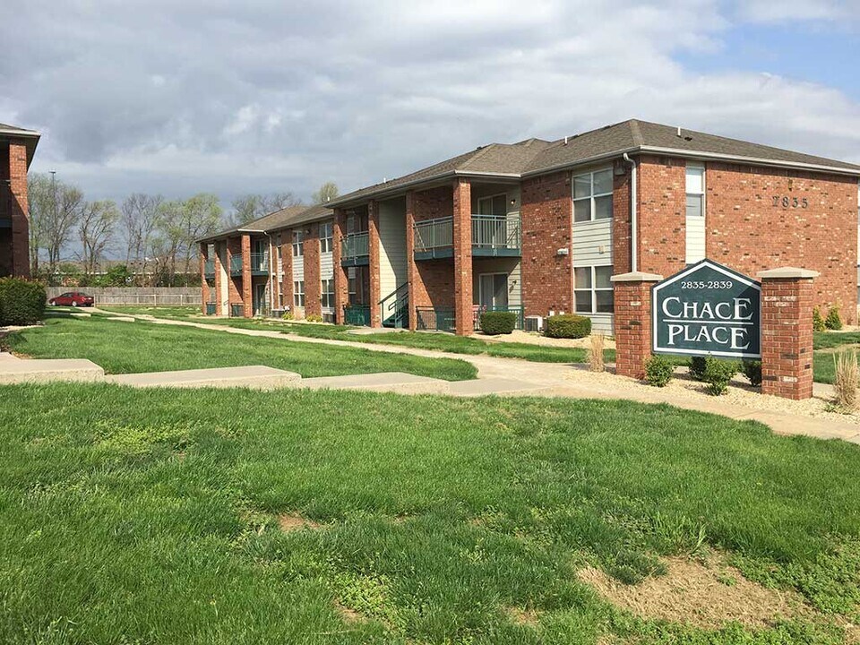 Chace Place in Springfield, MO - Building Photo