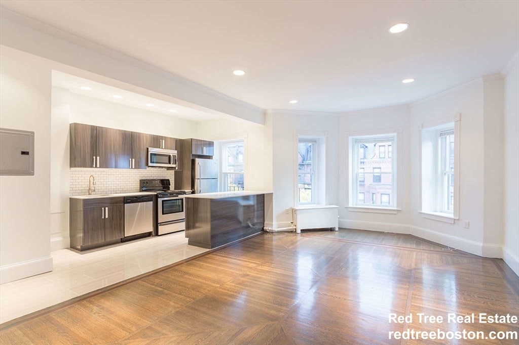 227 Newbury St in Boston, MA - Building Photo