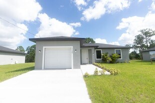 1121 Deauville St E in Lehigh Acres, FL - Building Photo