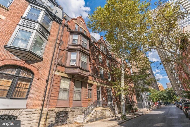 2019 Locust St in Philadelphia, PA - Building Photo - Building Photo