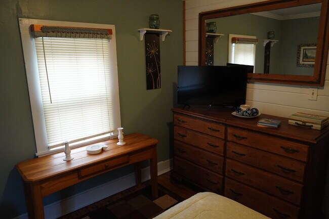 110 Kennebec Rd, Unit Cherry Blossom Cottage Un in Machias, ME - Building Photo - Building Photo