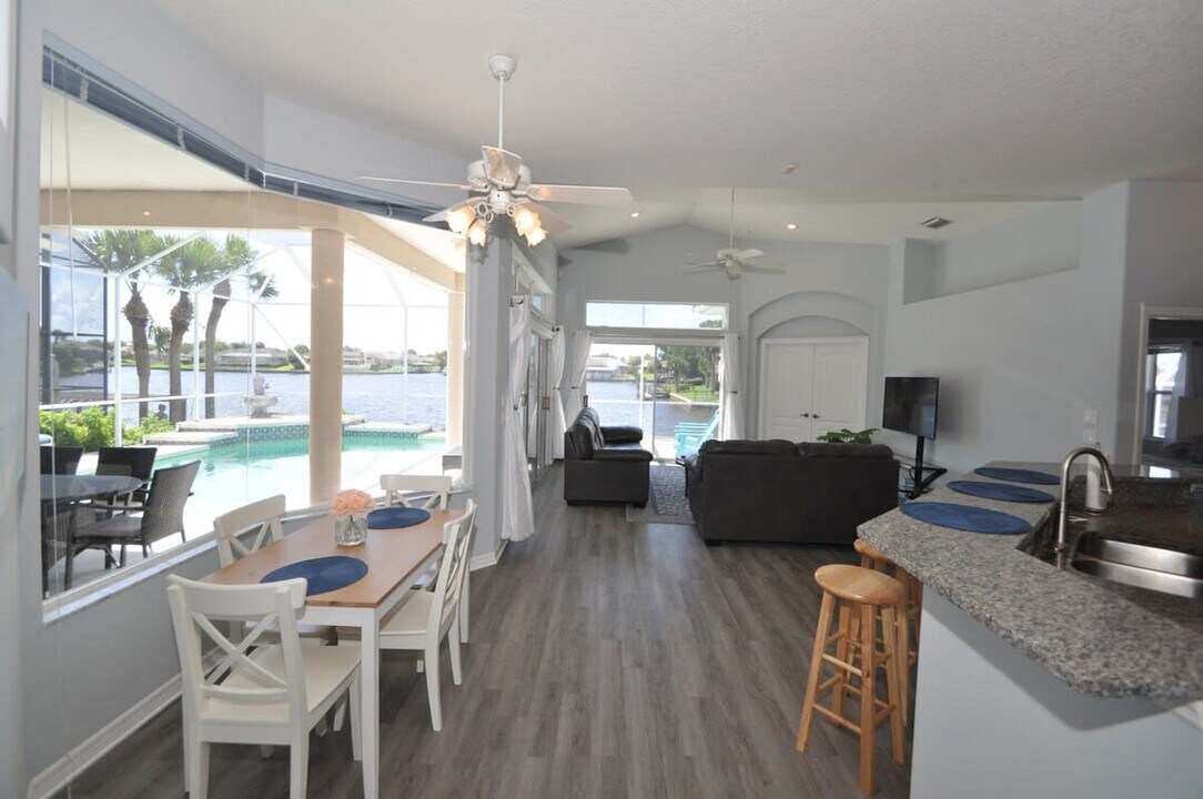 16 Cedarwood Ct in Palm Coast, FL - Building Photo