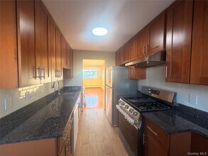 72 Greenway Terrace in Middletown, NY - Building Photo - Building Photo