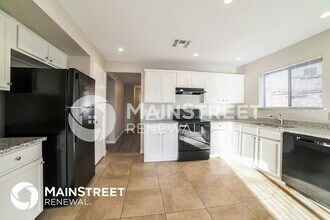 8425 W Highland Ave in Phoenix, AZ - Foto de edificio - Building Photo