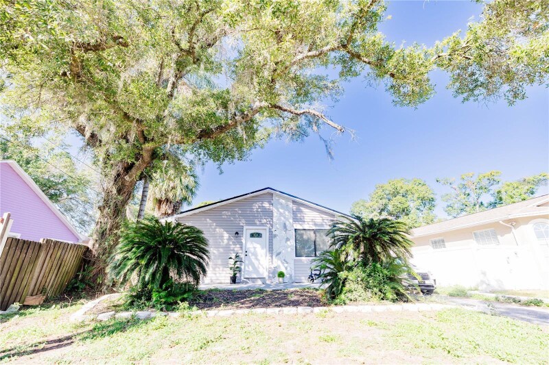 8114 N Edison Ave in Tampa, FL - Building Photo