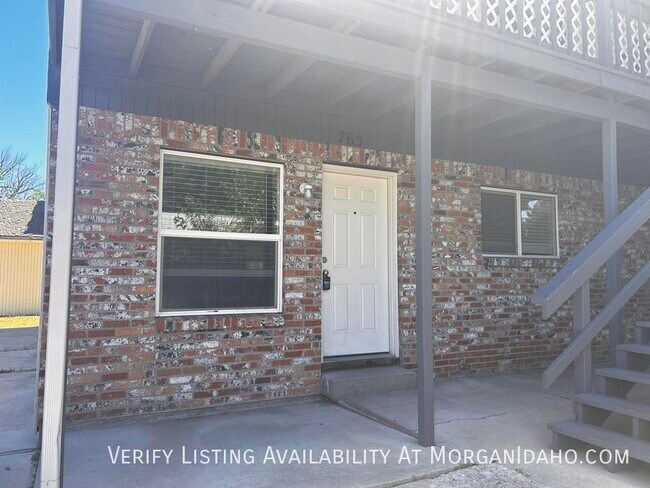 765 W Pine Ave in Meridian, ID - Foto de edificio - Building Photo