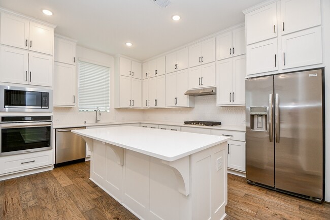 property at 6562 Scarlet Pond Ln