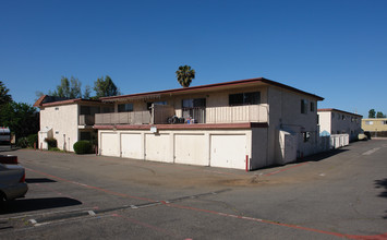 Oak Manor Apartments in Poway, CA - Building Photo - Building Photo