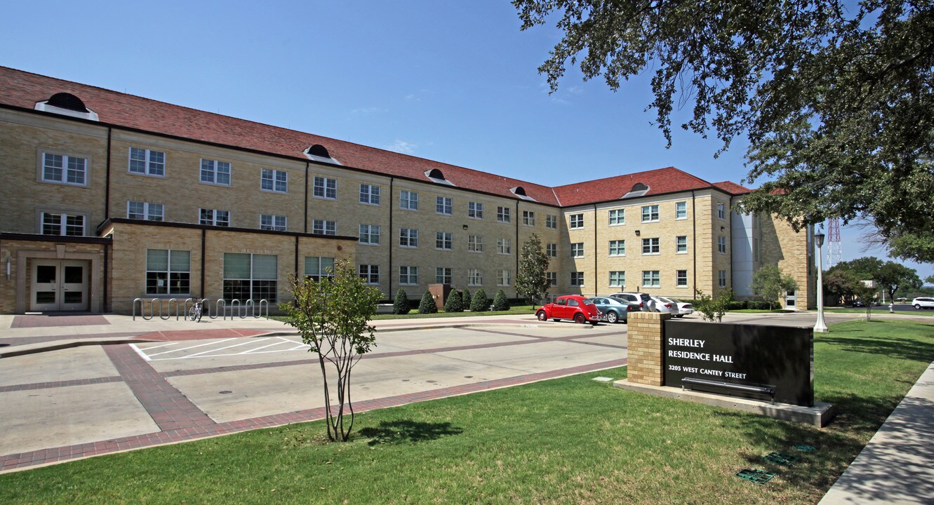 TCU Sherley Hall in Fort Worth, TX - Foto de edificio