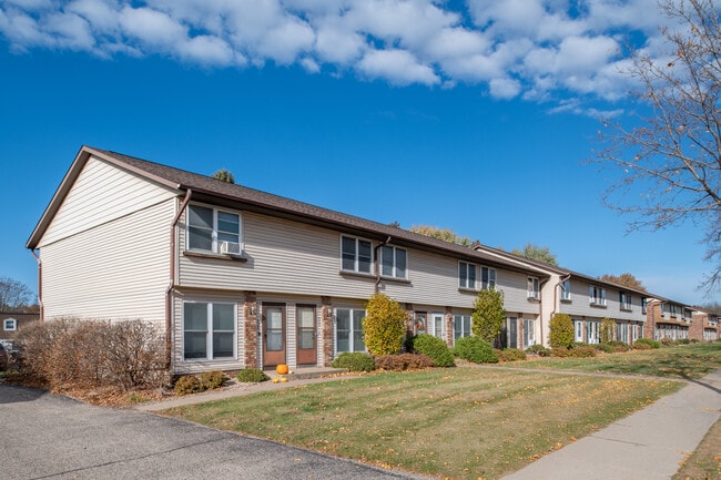 Valley View Townhomes in Onalaska, WI - Building Photo - Building Photo