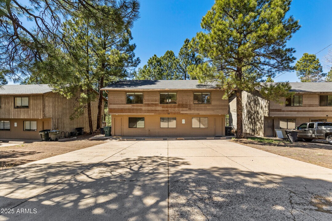 108 E Paseo del Rio in Flagstaff, AZ - Foto de edificio