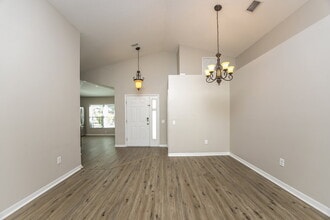 12724 Lake Vista Dr in Gibsonton, FL - Building Photo - Building Photo