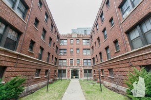 526 W Cornelia Ave, Unit 120 in Chicago, IL - Building Photo