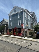 382 Spring St in Newport, RI - Building Photo
