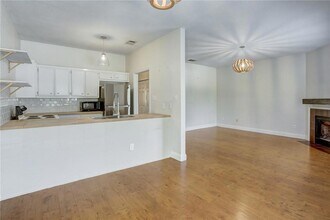 1610 Waterston Ave, Unit 7 in Austin, TX - Building Photo - Building Photo