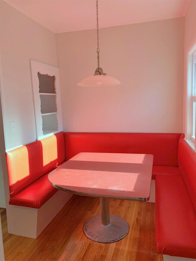 93 Cedar St, Unit 2 in Somerville, MA - Foto de edificio - Building Photo