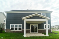 7099 Bailow Court in McCordsville, IN - Foto de edificio - Building Photo