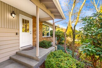 14841 Densmore Ave N in Shoreline, WA - Building Photo - Building Photo