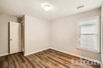 1567 Squire Hill Ln in Lawrenceville, GA - Foto de edificio - Building Photo