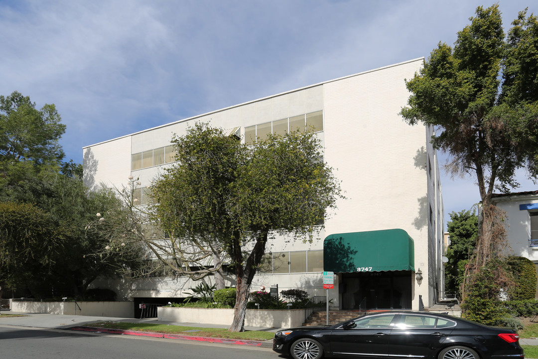 Clifton Apartments in Beverly Hills, CA - Building Photo