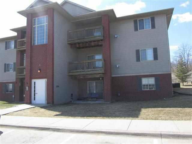 2270 Holiday Rd, Unit 3004 in Coralville, IA - Building Photo
