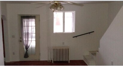 108 S Depot St in Mount Pleasant, PA - Foto de edificio - Building Photo