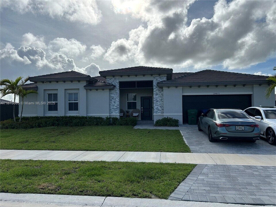 29071 Ave in Homestead, FL - Building Photo