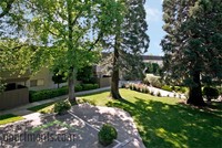 Hacienda Apartments in Sacramento, CA - Foto de edificio - Building Photo