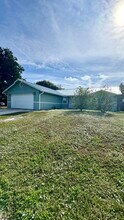 5149 El Claro Cir in West Palm Beach, FL - Building Photo - Building Photo