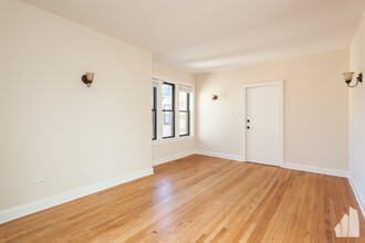 4032 N Ashland Ave, Unit W3 in Chicago, IL - Building Photo - Building Photo