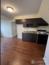1061 King Georges Post Rd in Edison, NJ - Building Photo - Building Photo