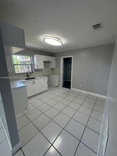 2798 NW 88th St in Miami, FL - Building Photo - Building Photo