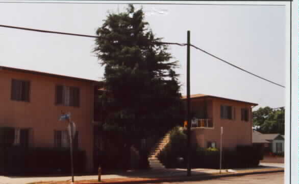 12400 Mitchell Ave in Los Angeles, CA - Building Photo