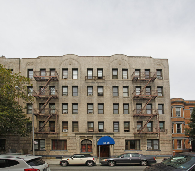 30-28 34th St in Astoria, NY - Foto de edificio - Building Photo