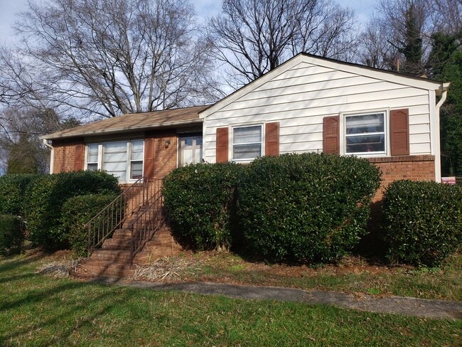 property at 4753 Eastwin Dr
