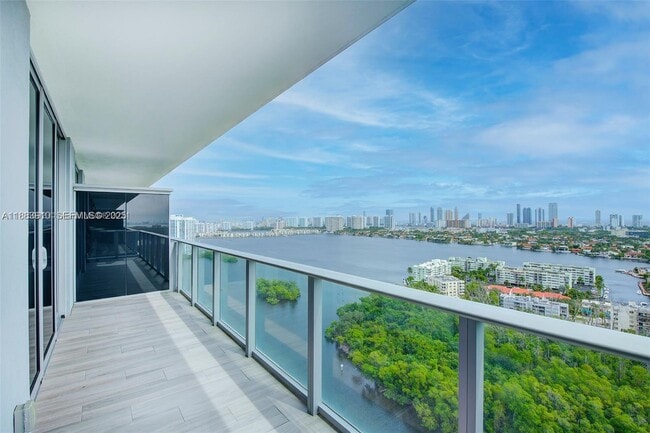 property at 16385 Biscayne Blvd