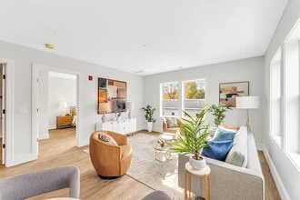 1000 Washington St, Unit 201 in Dedham, MA - Building Photo - Building Photo