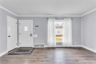 19205 Pasnow Ave in Euclid, OH - Building Photo - Building Photo