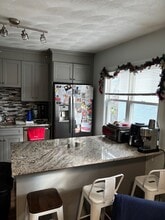 50 Derby St, Unit #2 in Somerville, MA - Foto de edificio - Building Photo