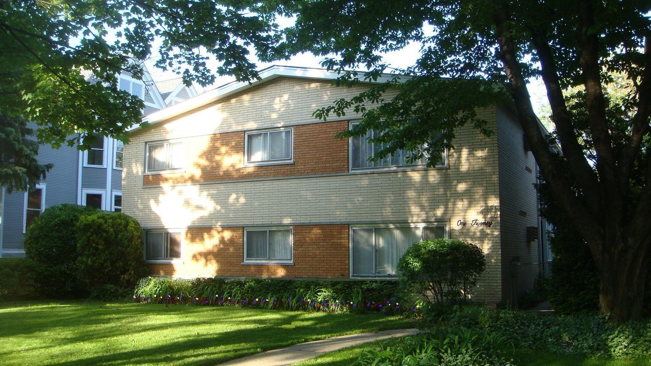 120 S Grove Ave in Oak Park, IL - Foto de edificio