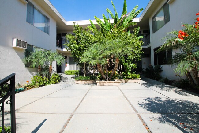 La Camdenada Apartments in Los Angeles, CA - Foto de edificio - Building Photo