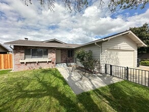 1613 Carnation Ct in Modesto, CA - Building Photo - Building Photo