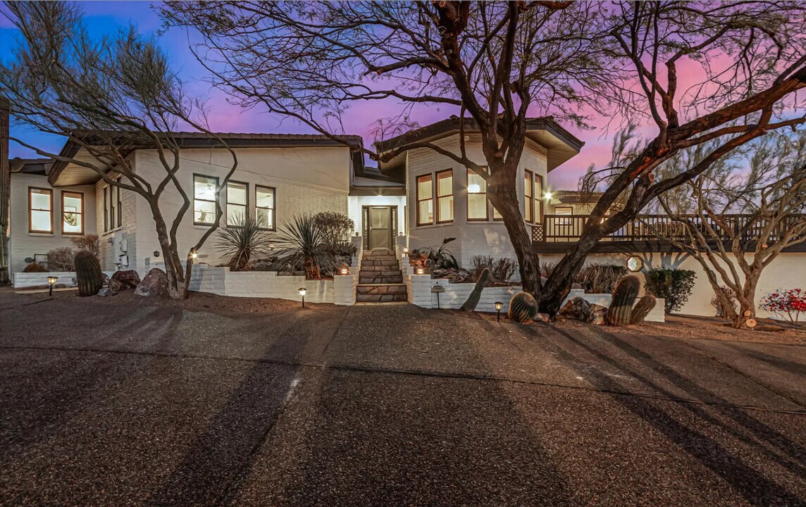 6831 E Stagecoach Pass in Carefree, AZ - Building Photo