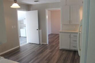 409 W Main St in Azle, TX - Foto de edificio - Building Photo