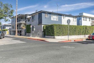 7452 Romaine St in West Hollywood, CA - Building Photo - Building Photo