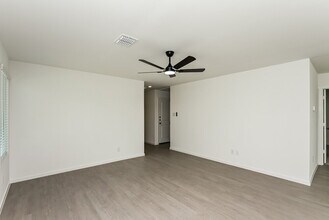 10725 Revolver Dr, Unit 1314-A in Fort Worth, TX - Foto de edificio - Building Photo